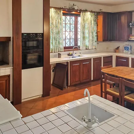 3 Bedroom Amazing In בית נופש Moscufo